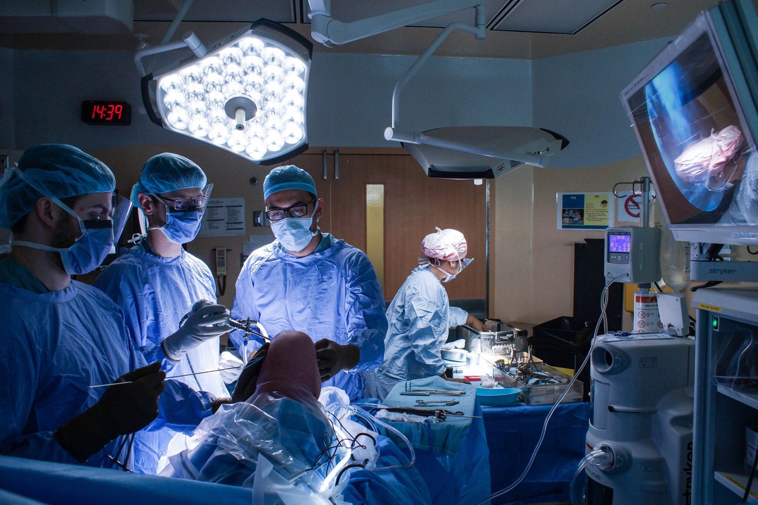Dr. Abouali and the surgical team performing arthroscopic surgery